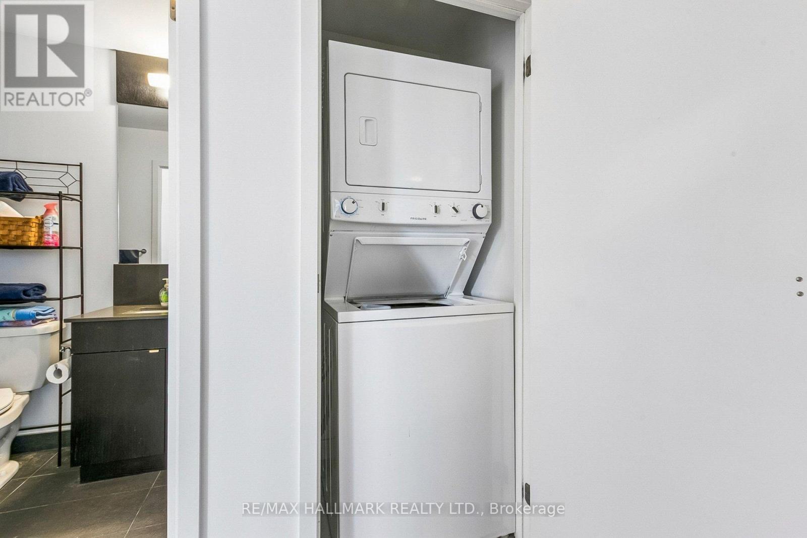 1212 - 98 Lillian Street, Toronto, ON - Photo Showing Laundry Room