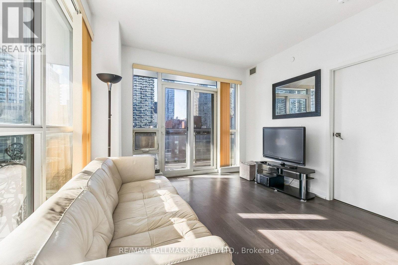 1212 - 98 Lillian Street, Toronto, ON - Indoor Photo Showing Living Room