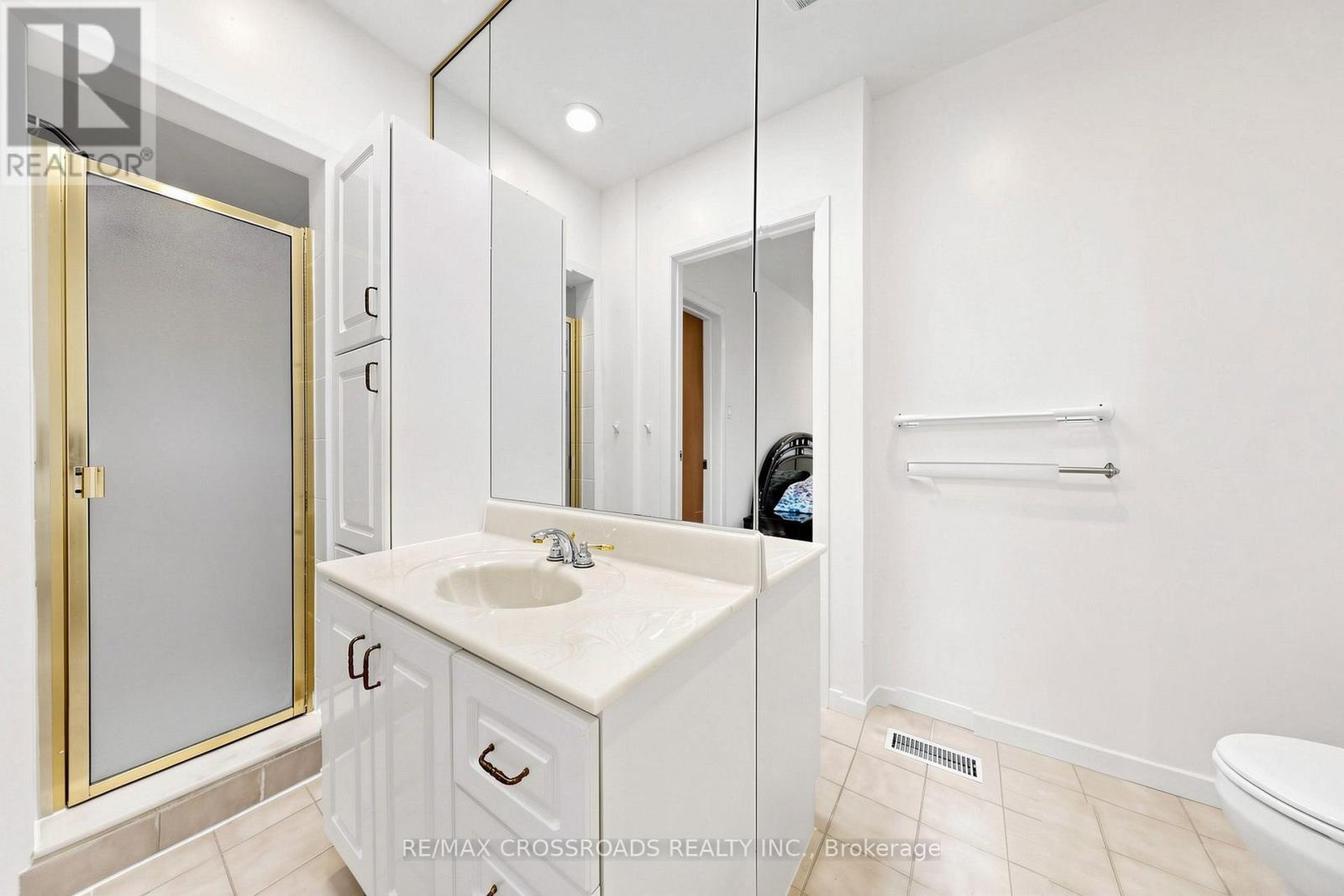 15 Alamosa Drive, Toronto, ON - Indoor Photo Showing Bathroom