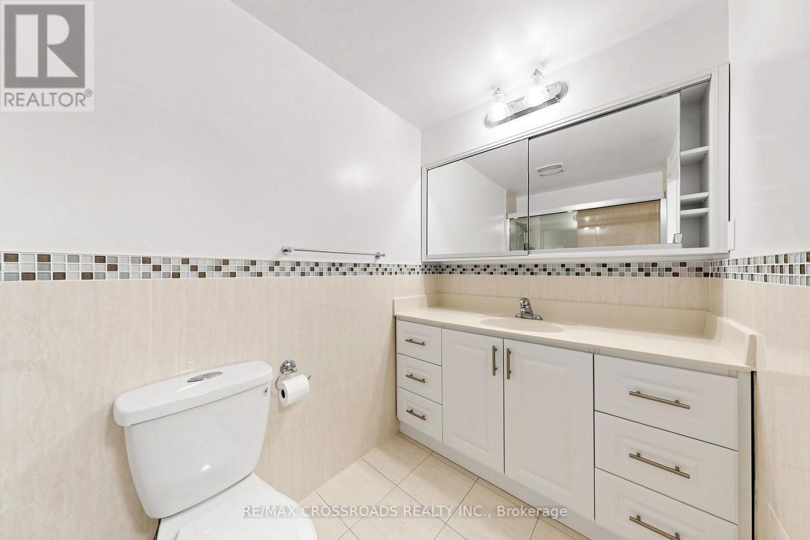 15 Alamosa Drive, Toronto, ON - Indoor Photo Showing Bathroom