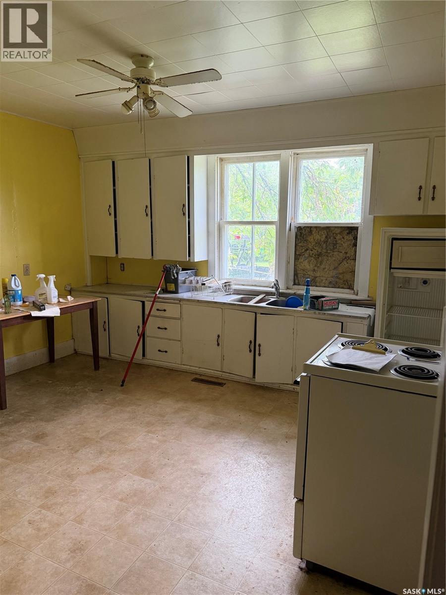 301 Elizabeth Street, Stockholm, SK - Indoor Photo Showing Laundry Room