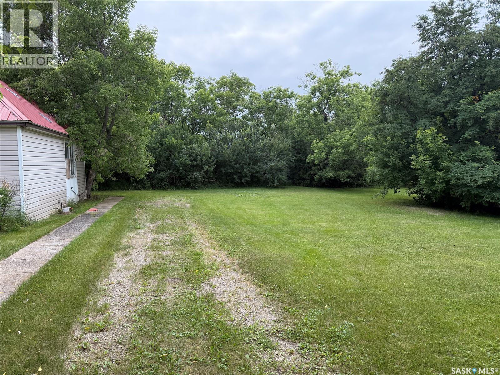 301 Elizabeth Street, Stockholm, SK - Outdoor