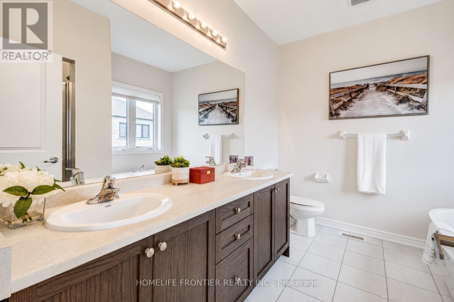 879 Plum Place, Milton, ON - Indoor Photo Showing Bathroom