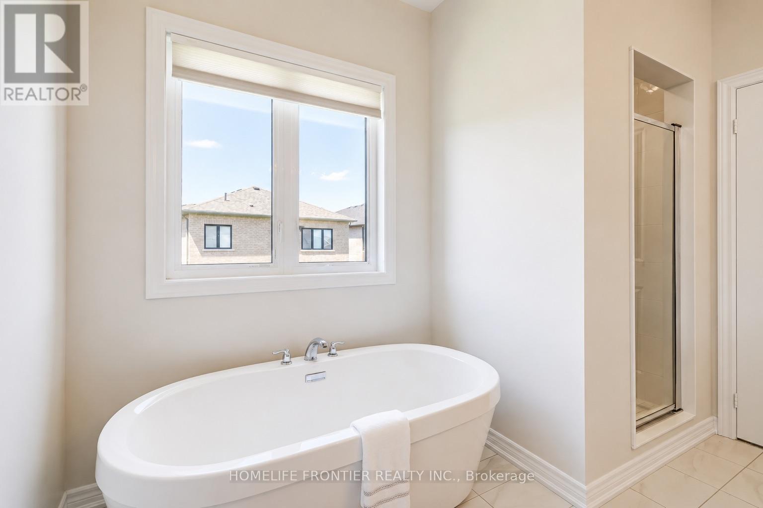 879 Plum Place, Milton, ON - Indoor Photo Showing Bathroom