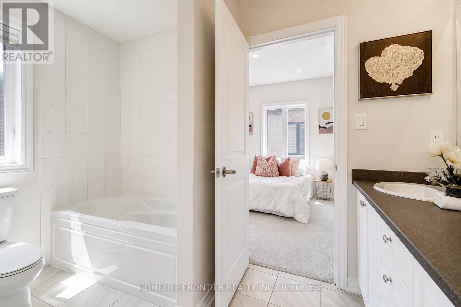 879 Plum Place, Milton, ON - Indoor Photo Showing Bathroom