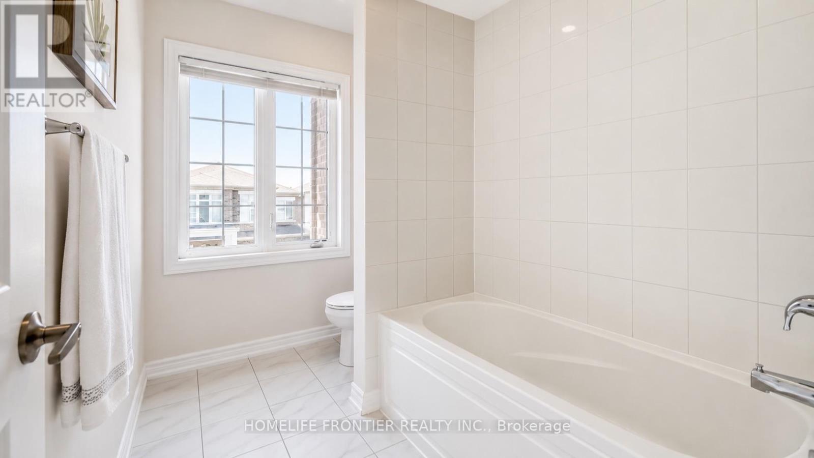 879 Plum Place, Milton, ON - Indoor Photo Showing Bathroom