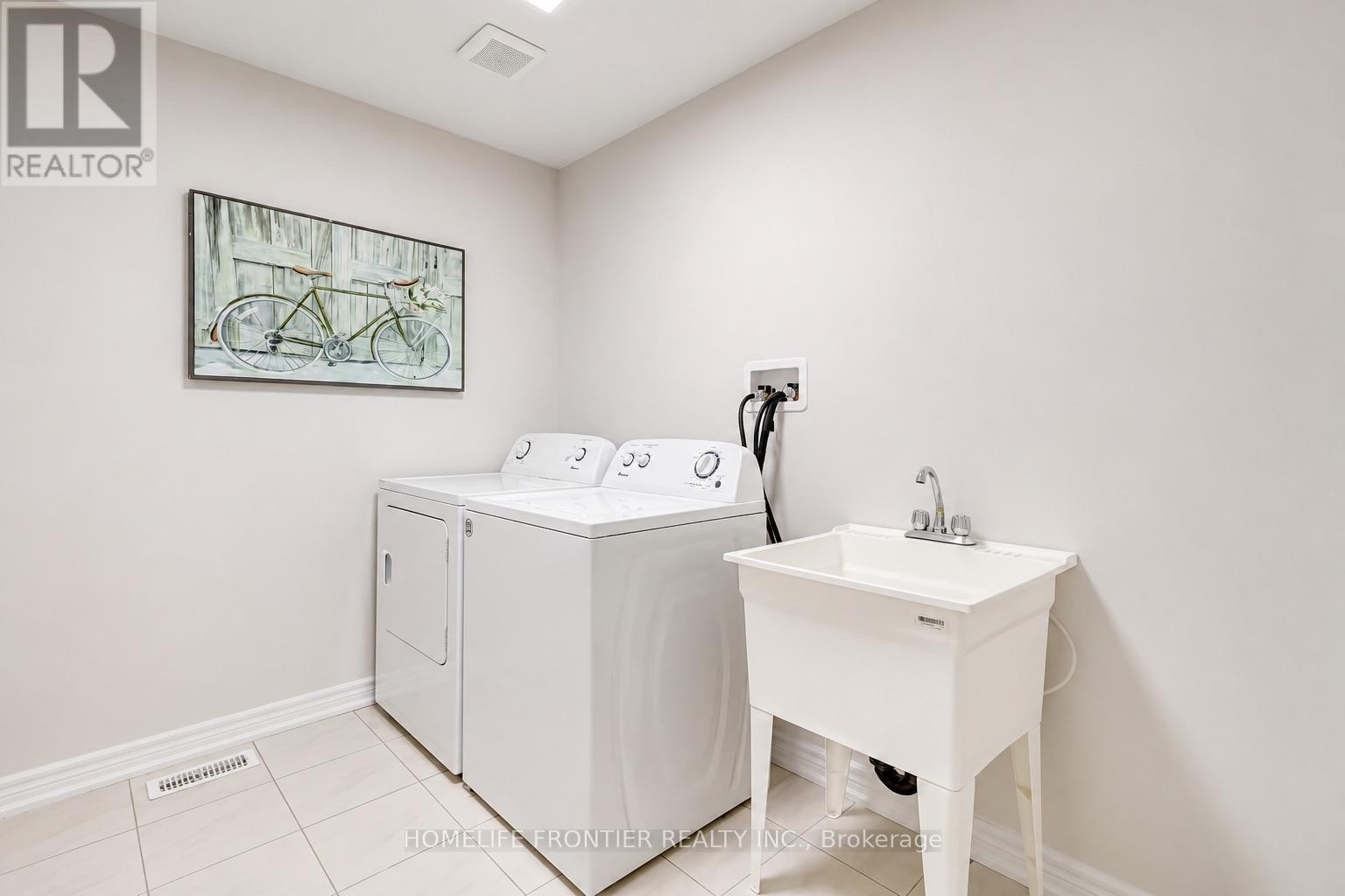 879 Plum Place, Milton, ON - Indoor Photo Showing Laundry Room