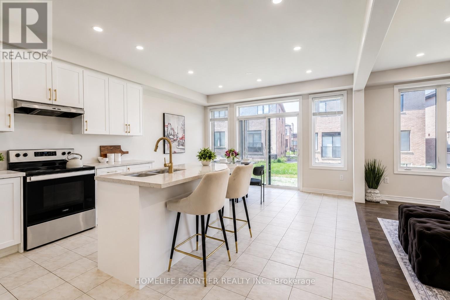 879 Plum Place, Milton, ON - Indoor Photo Showing Kitchen With Double Sink