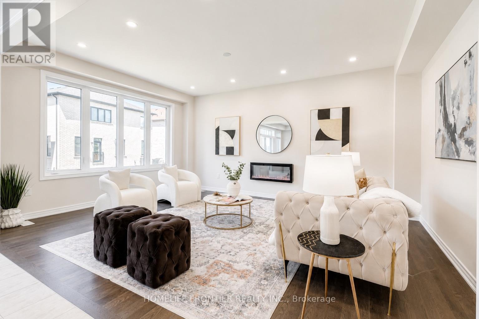 879 Plum Place, Milton, ON - Indoor Photo Showing Living Room