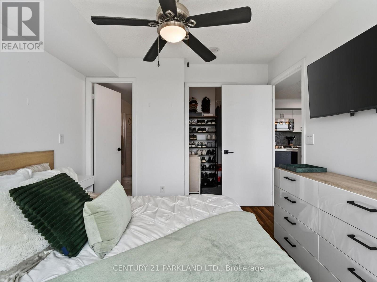 1103 - 155 Legion Road, Toronto, ON - Indoor Photo Showing Bedroom