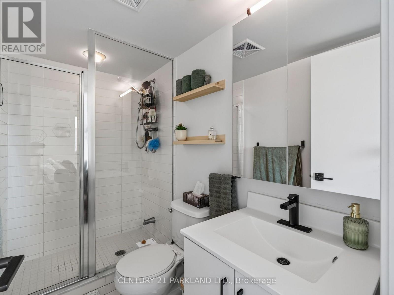 1103 - 155 Legion Road, Toronto, ON - Indoor Photo Showing Bathroom