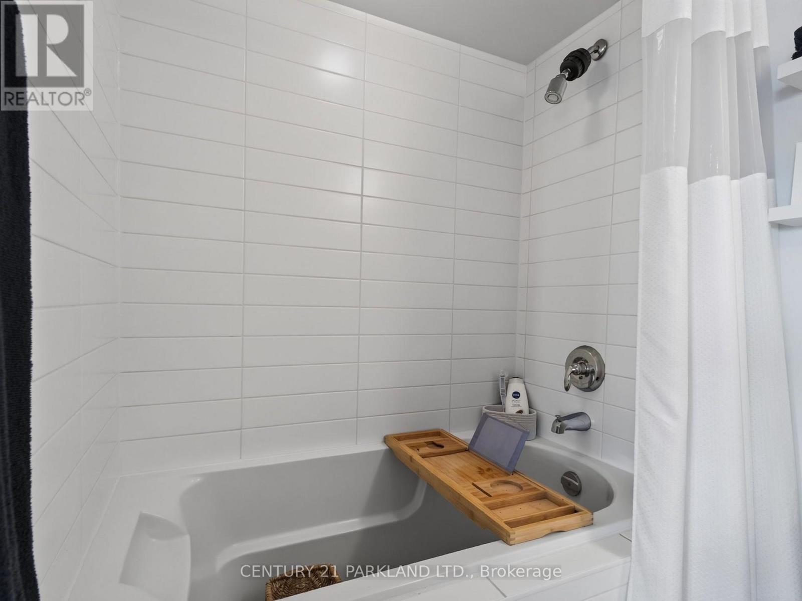 1103 - 155 Legion Road, Toronto, ON - Indoor Photo Showing Bathroom