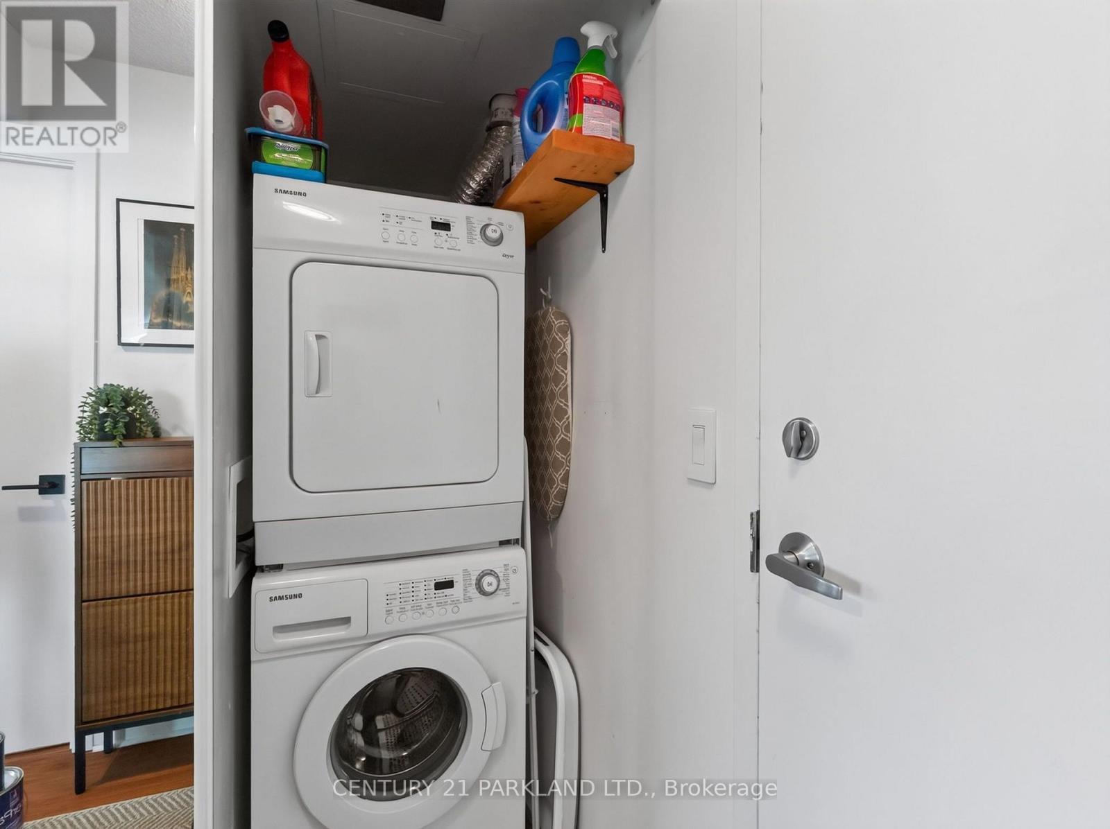 1103 - 155 Legion Road, Toronto, ON - Indoor Photo Showing Laundry Room