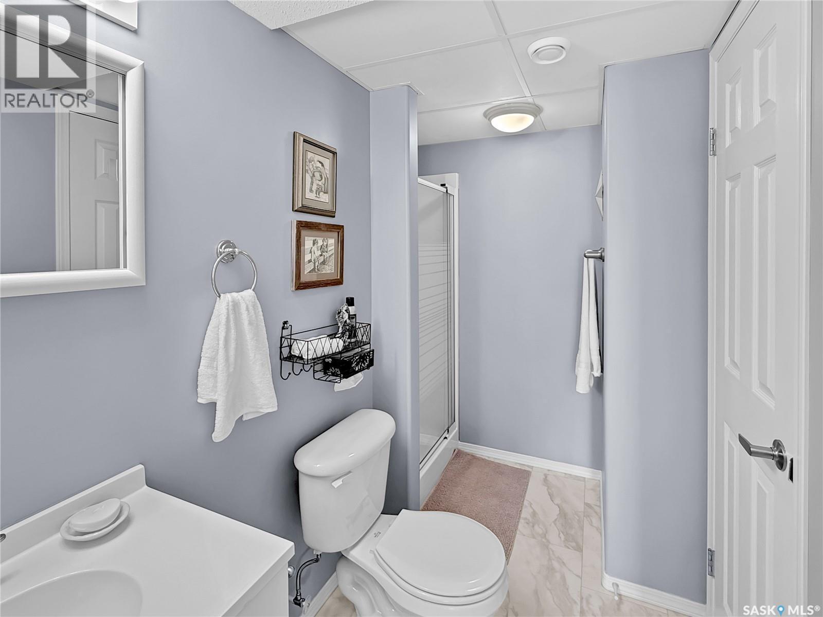 72 3Rd Avenue W, Metinota, SK - Indoor Photo Showing Bathroom