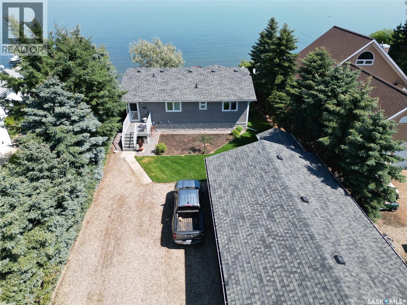 72 3Rd Avenue W, Metinota, SK - Outdoor With Body Of Water
