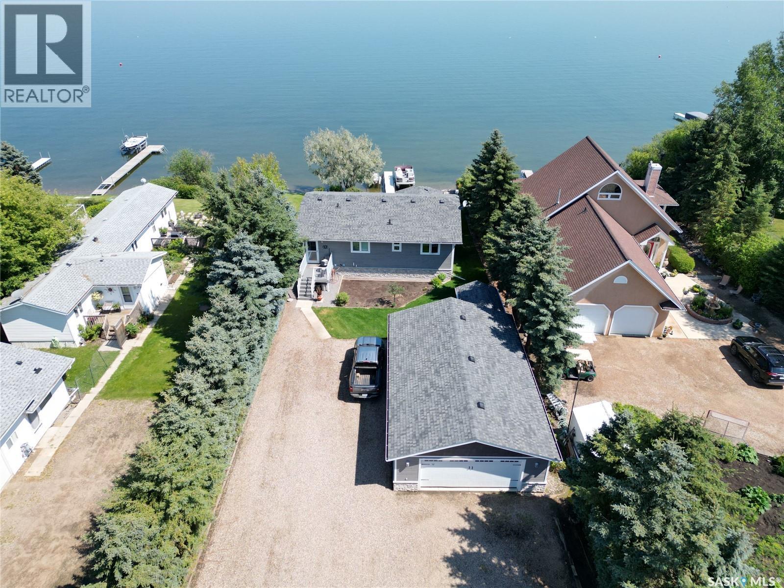 72 3Rd Avenue W, Metinota, SK - Outdoor With Body Of Water