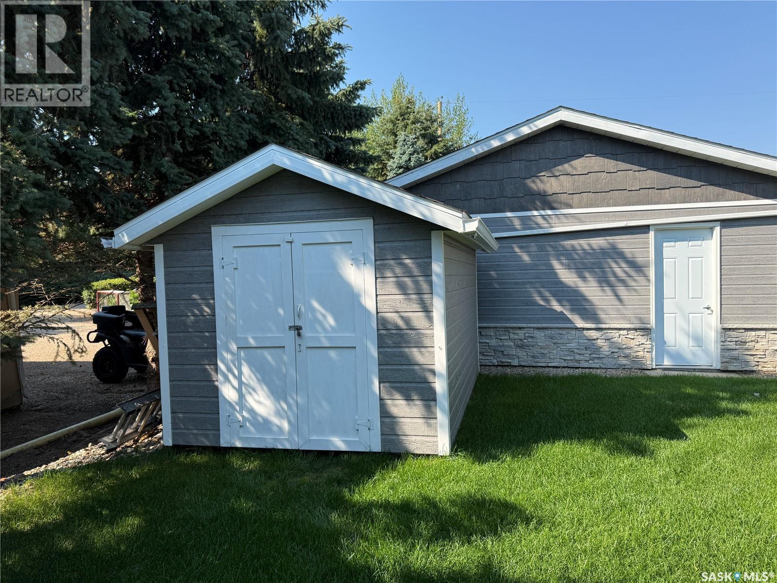 72 3Rd Avenue W, Metinota, SK - Outdoor