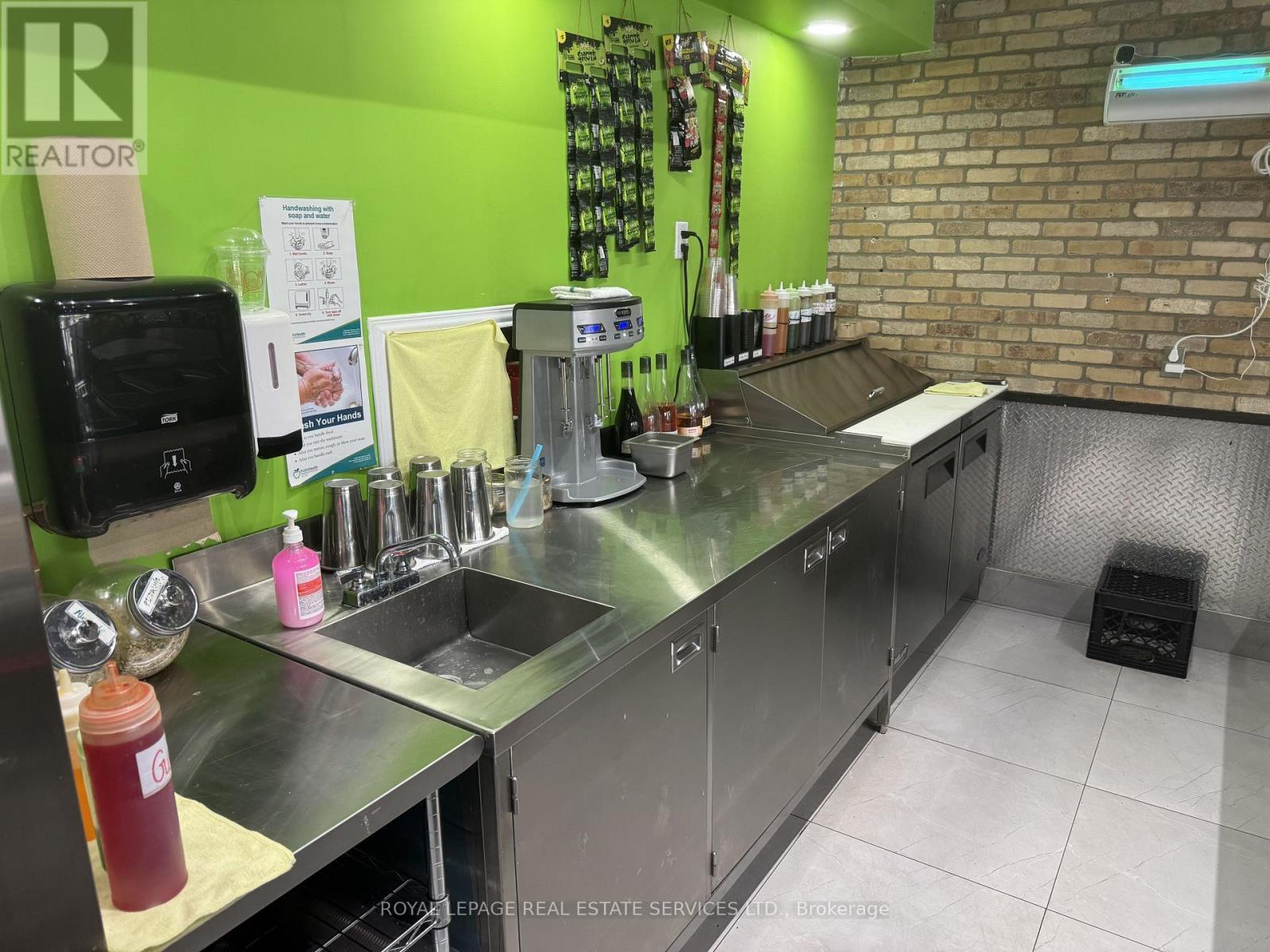 2&3 - 204 Silvercreek Parkway N, Guelph, ON