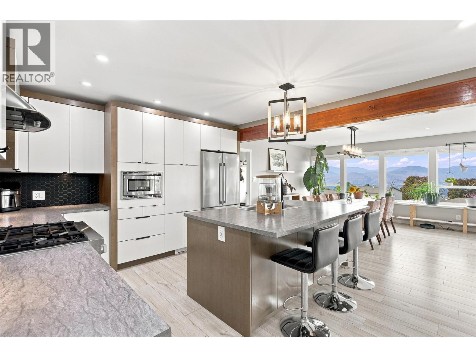 468 Grandview Terrace, Kamloops, BC - Indoor Photo Showing Kitchen With Upgraded Kitchen