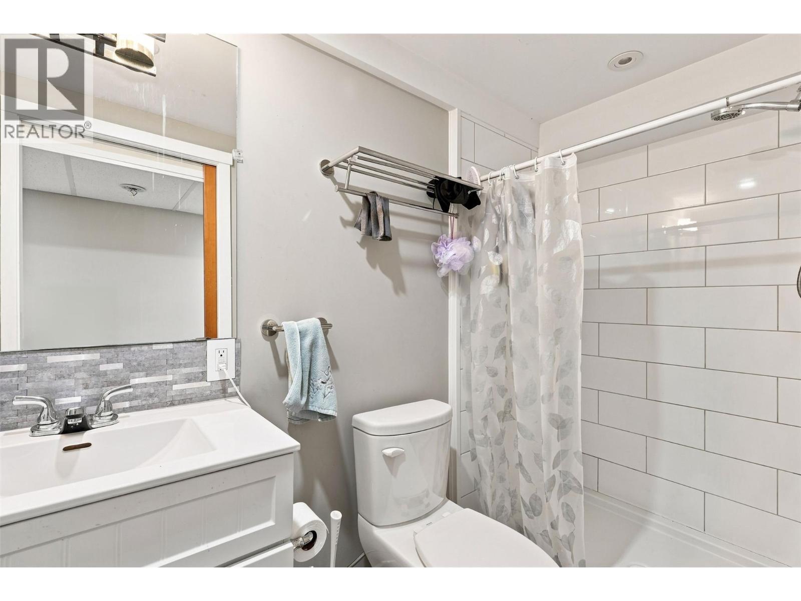 468 Grandview Terrace, Kamloops, BC - Indoor Photo Showing Bathroom