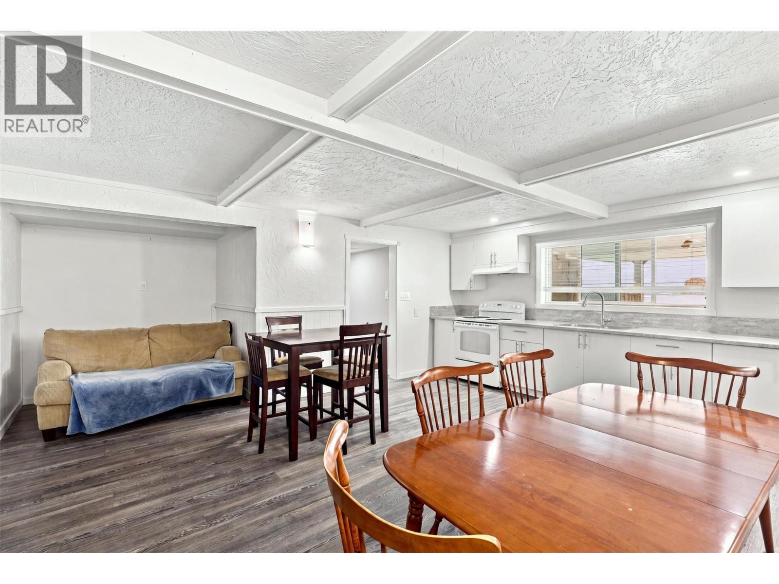 Some items virtually removed - 468 Grandview Terrace, Kamloops, BC - Indoor Photo Showing Dining Room