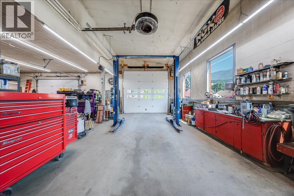 2045 Columbia Avenue, Trail, BC