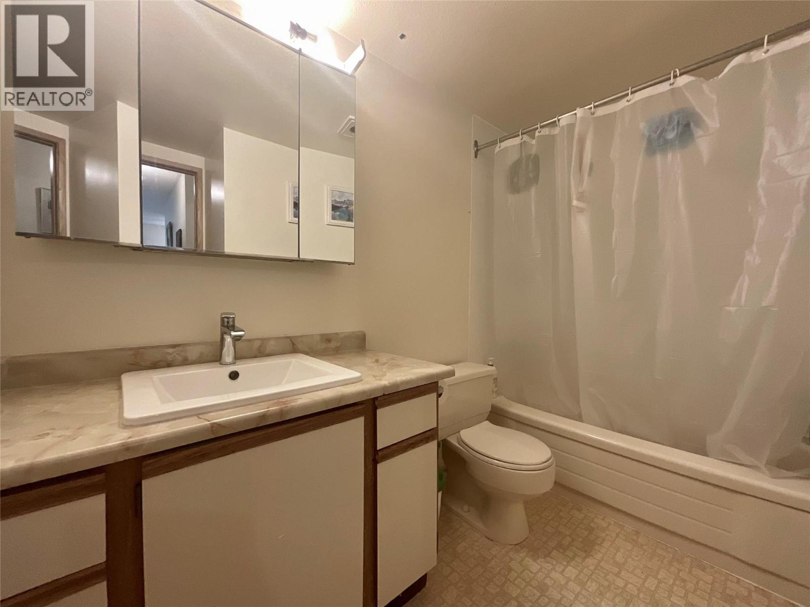 320 Northgate Unit# 209, Tumbler Ridge, BC - Indoor Photo Showing Bathroom