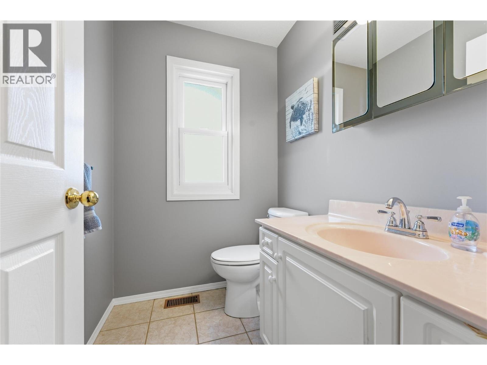 124 Sarsons Road Unit# 17, Vernon, BC - Indoor Photo Showing Bathroom