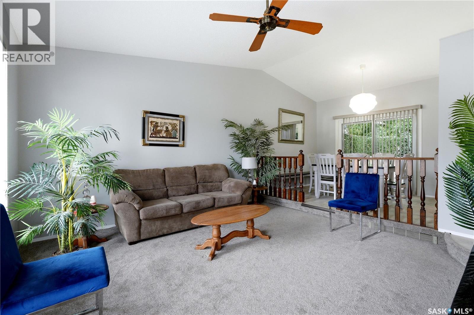 130 Flavelle Crescent, Saskatoon, SK - Indoor Photo Showing Living Room