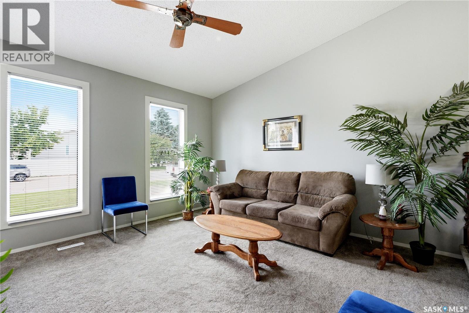 130 Flavelle Crescent, Saskatoon, SK - Indoor Photo Showing Living Room