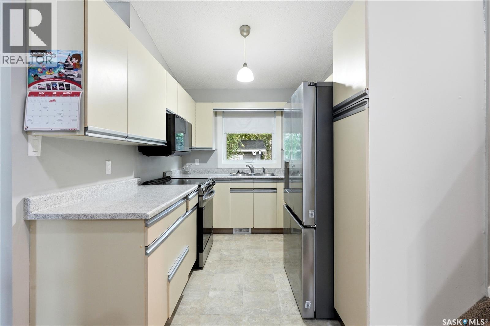 130 Flavelle Crescent, Saskatoon, SK - Indoor Photo Showing Kitchen