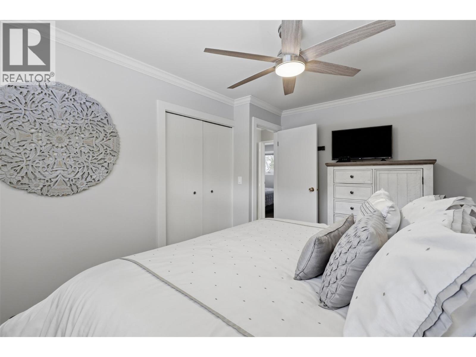 779 Gleneagles Drive, Kamloops, BC - Indoor Photo Showing Bedroom
