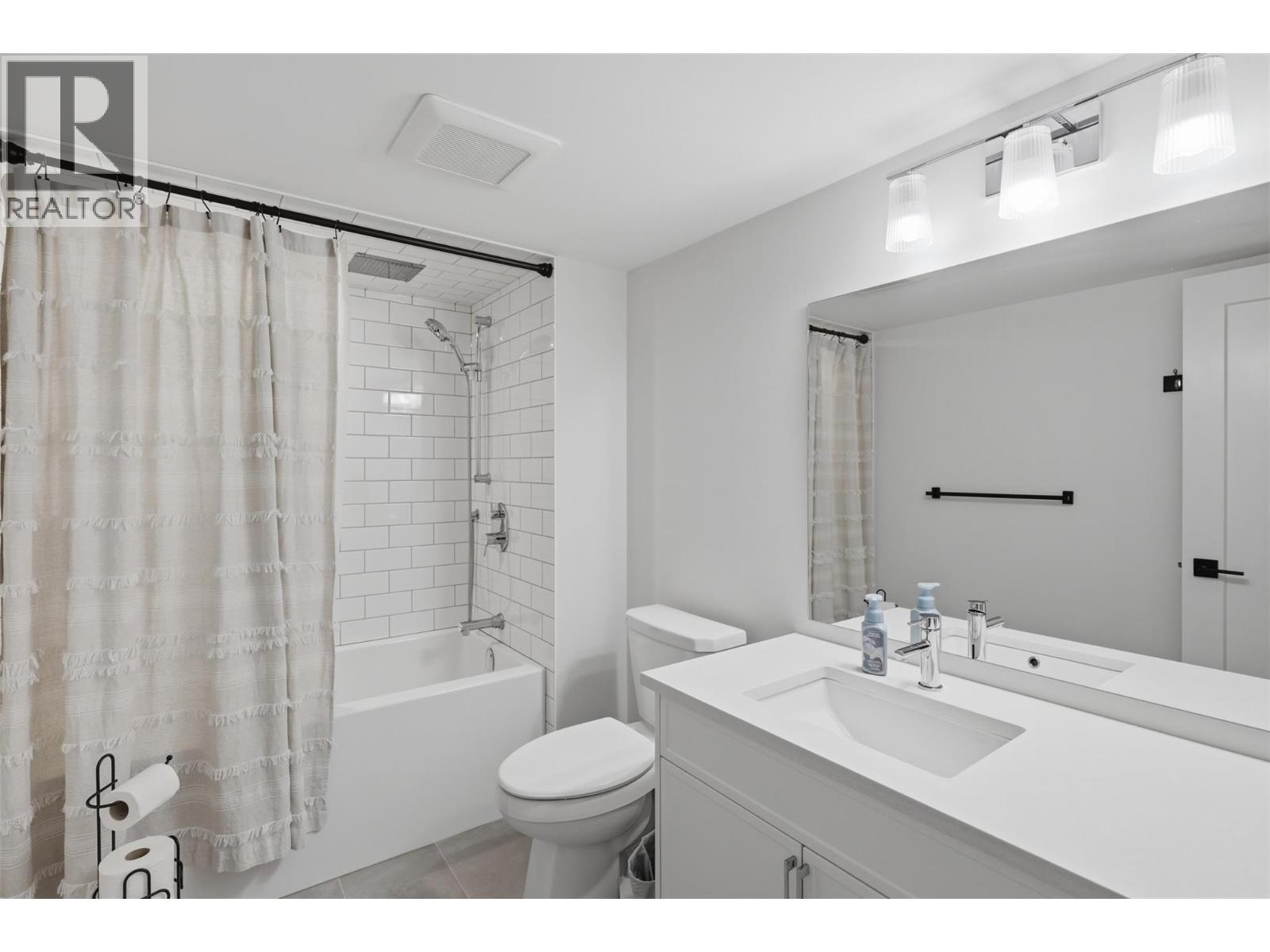 779 Gleneagles Drive, Kamloops, BC - Indoor Photo Showing Bathroom