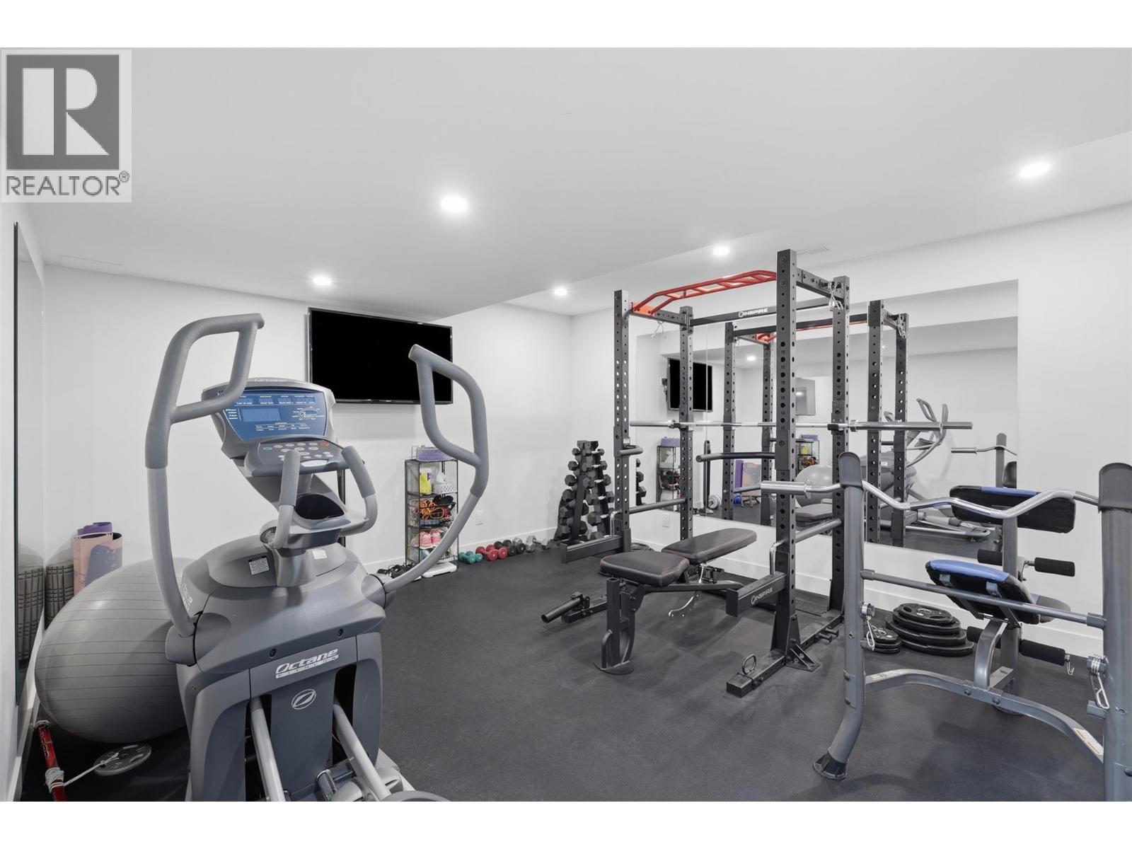 779 Gleneagles Drive, Kamloops, BC - Indoor Photo Showing Gym Room