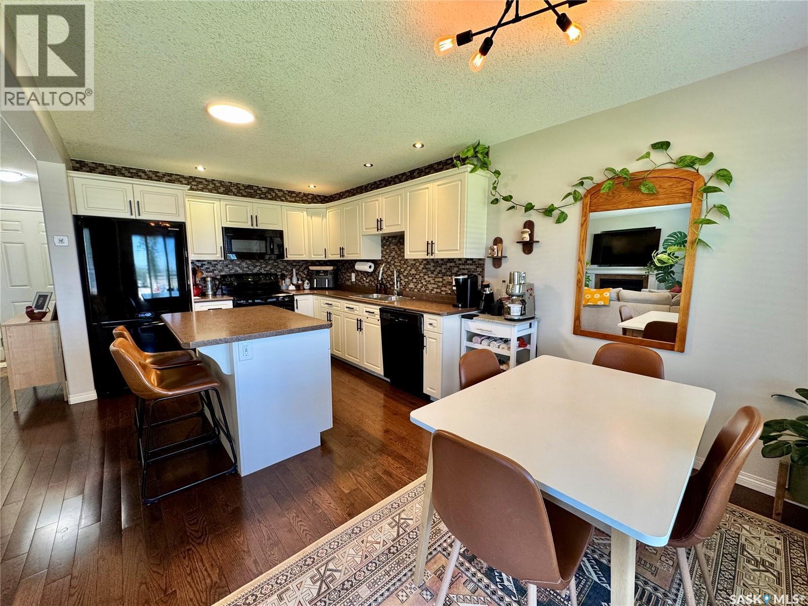 18 1600 Muzzy Drive, Prince Albert, SK - Indoor Photo Showing Kitchen