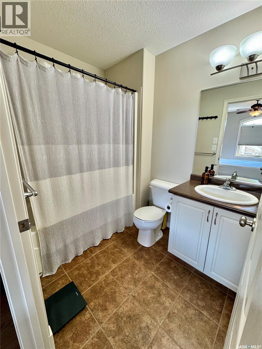 18 1600 Muzzy Drive, Prince Albert, SK - Indoor Photo Showing Bathroom