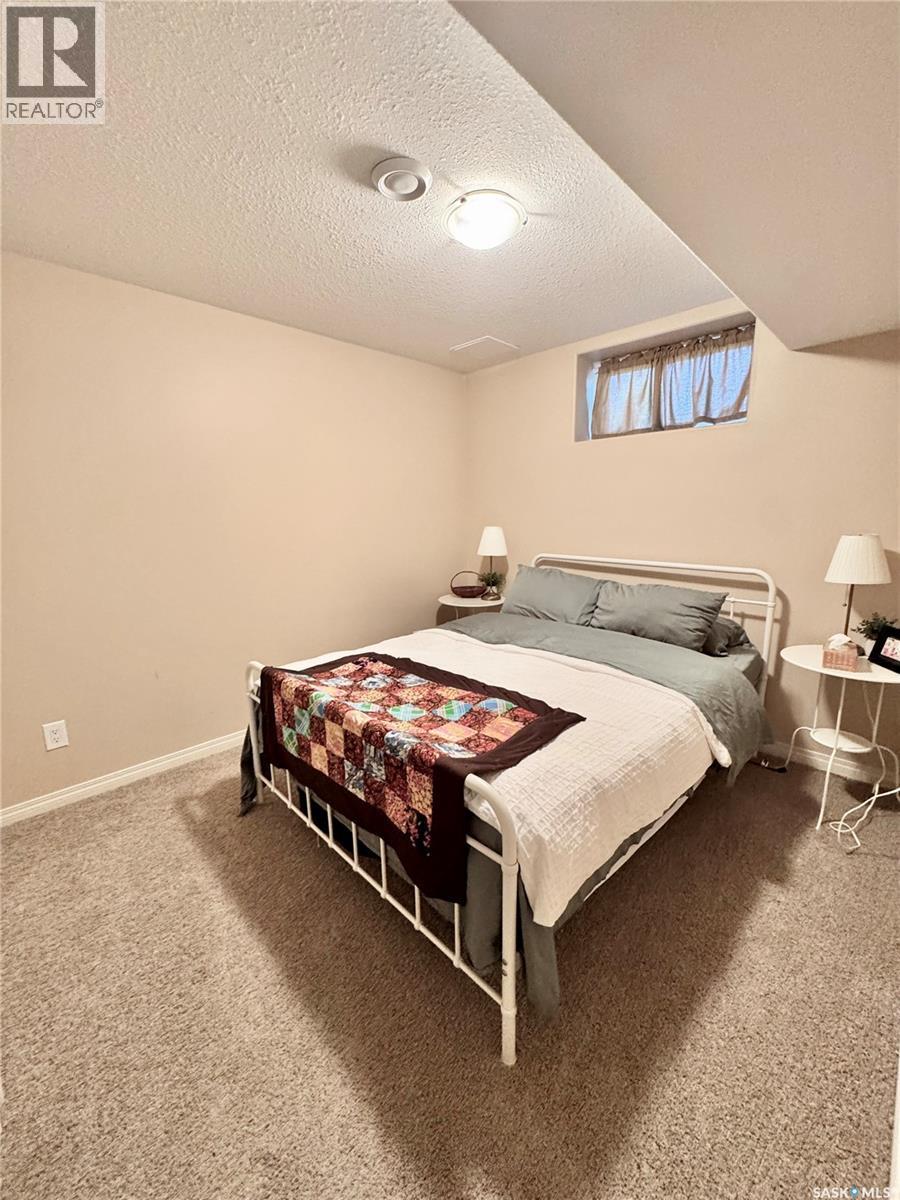 18 1600 Muzzy Drive, Prince Albert, SK - Indoor Photo Showing Bedroom