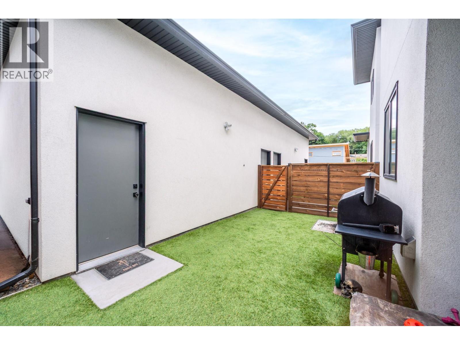 1929 Ethel Street, Kelowna, BC - Outdoor With Exterior