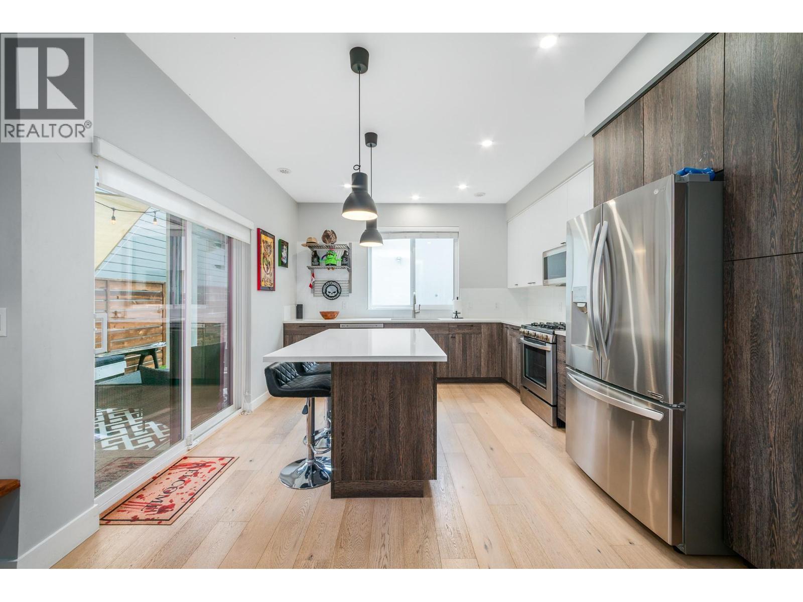 1929 Ethel Street, Kelowna, BC - Indoor Photo Showing Kitchen With Stainless Steel Kitchen With Upgraded Kitchen