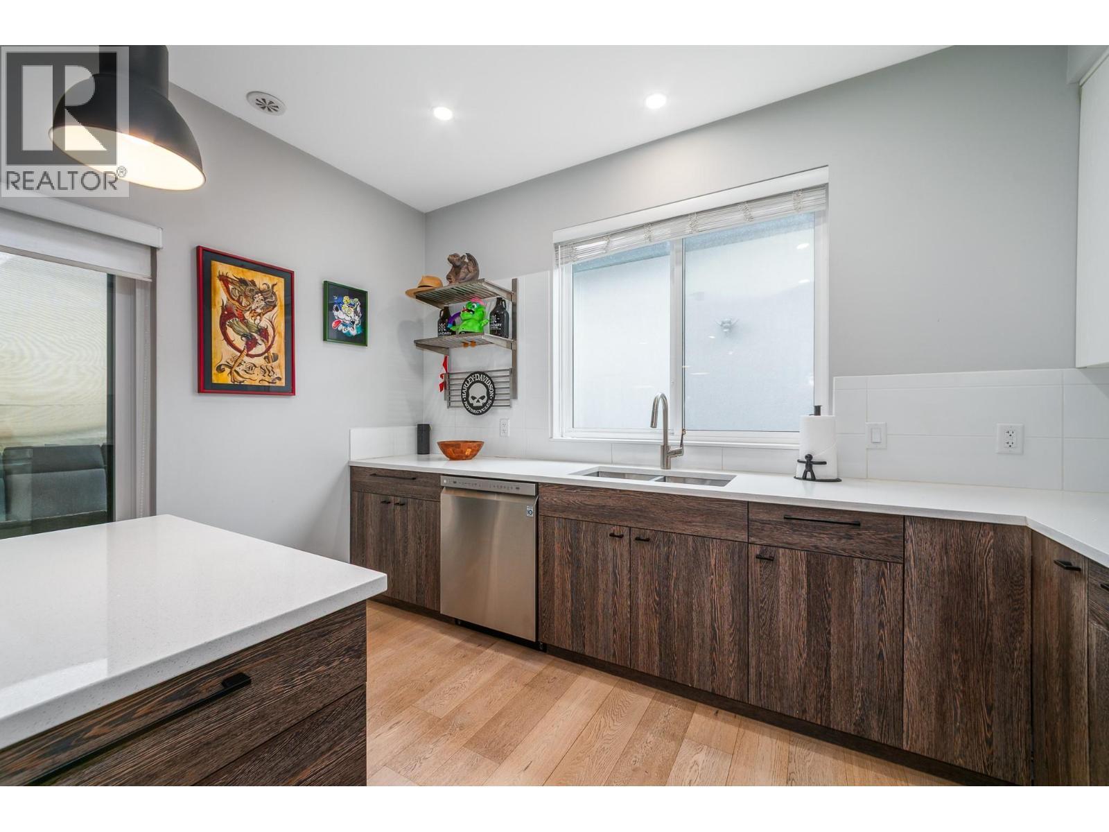 1929 Ethel Street, Kelowna, BC - Indoor Photo Showing Kitchen With Double Sink