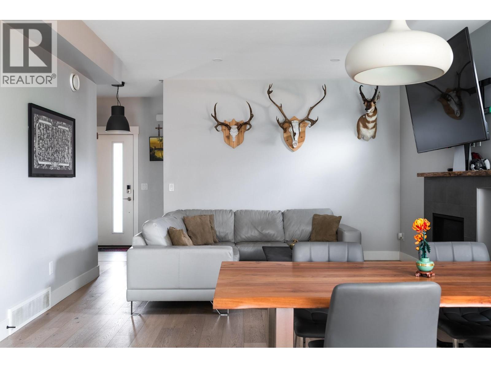 1929 Ethel Street, Kelowna, BC - Indoor With Fireplace