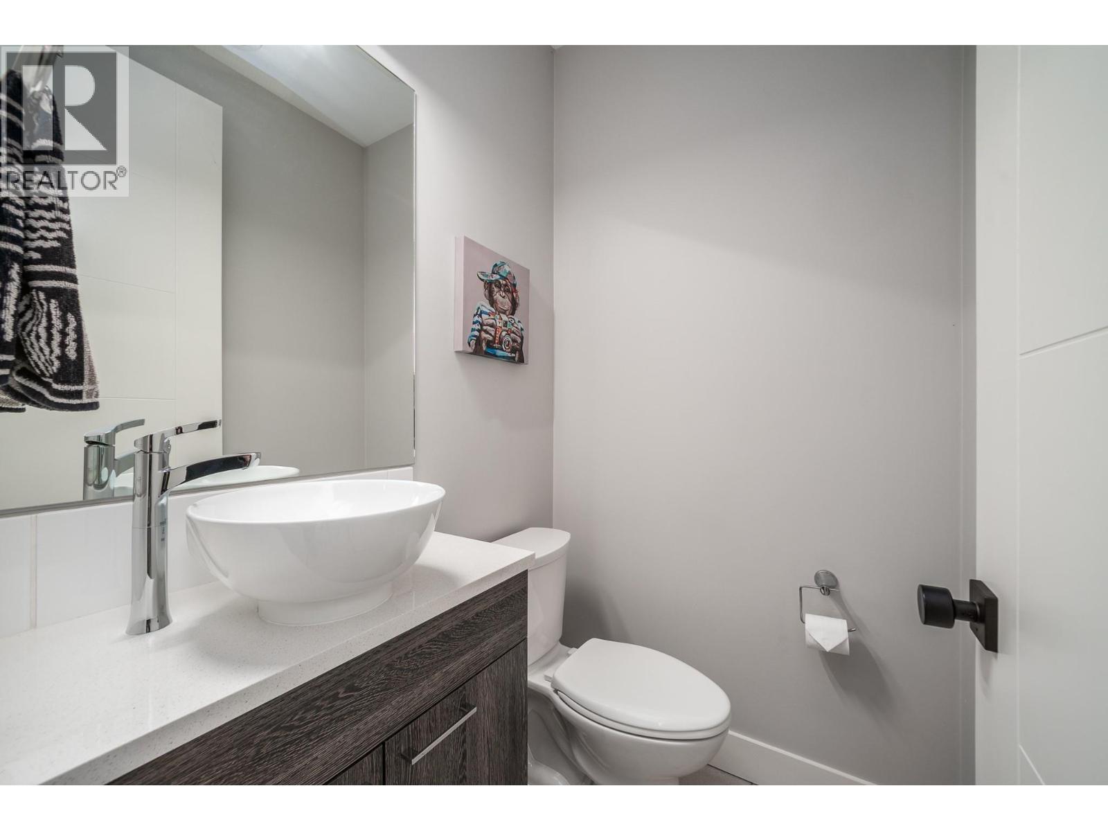1929 Ethel Street, Kelowna, BC - Indoor Photo Showing Bathroom
