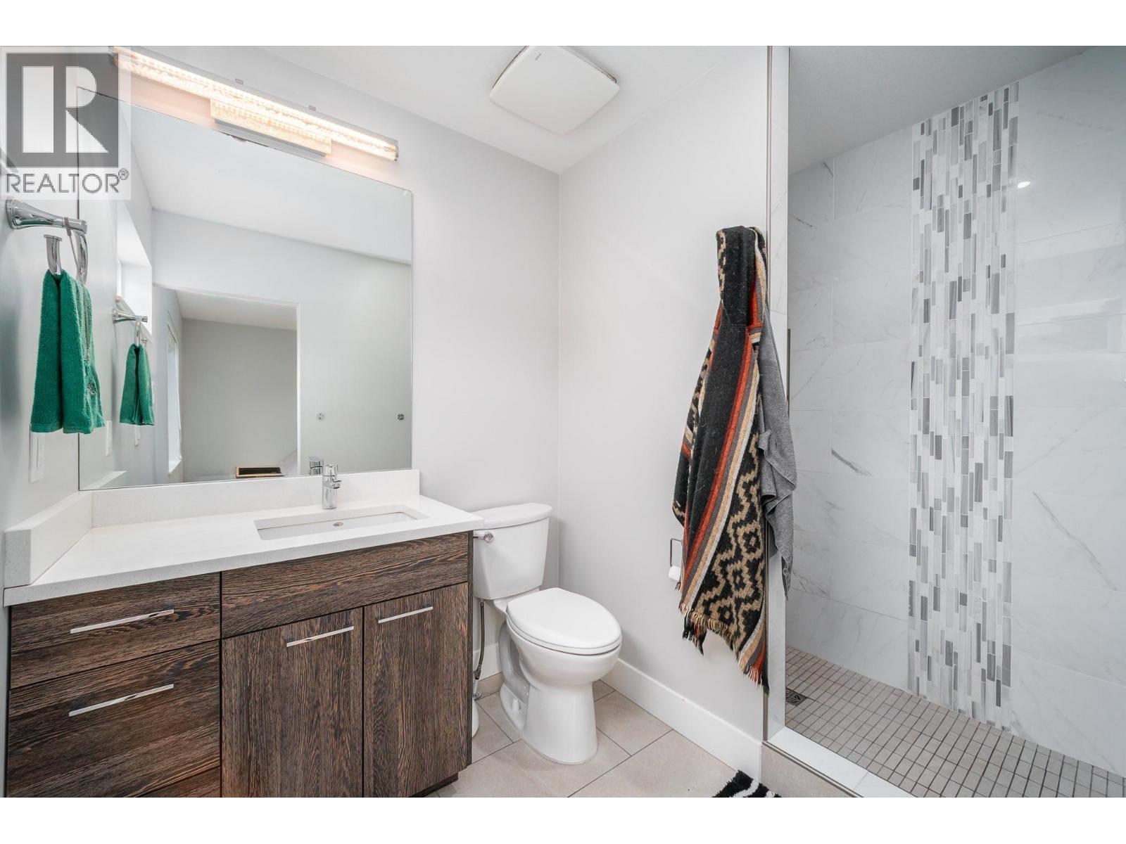 1929 Ethel Street, Kelowna, BC - Indoor Photo Showing Bathroom