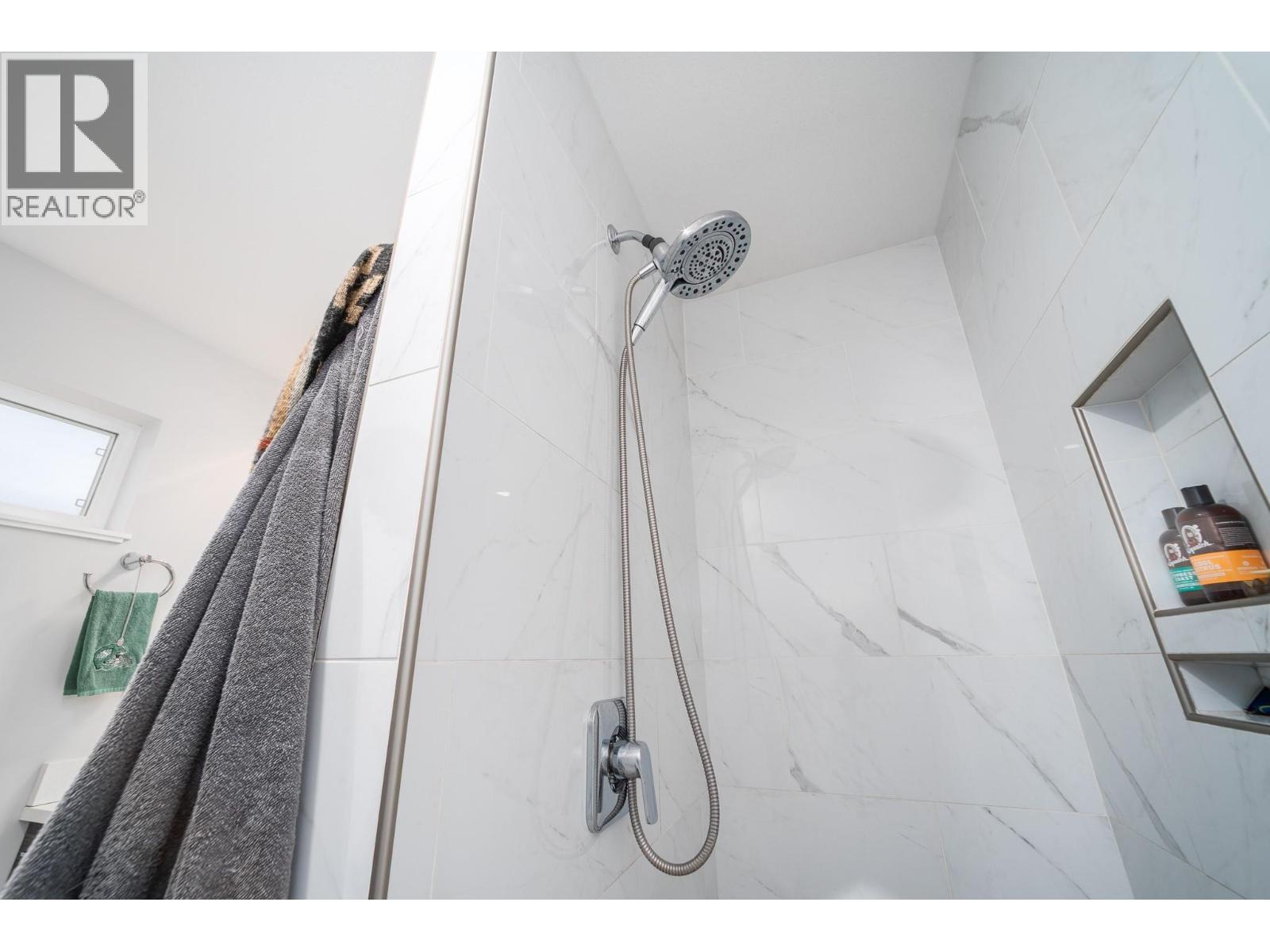1929 Ethel Street, Kelowna, BC - Indoor Photo Showing Bathroom