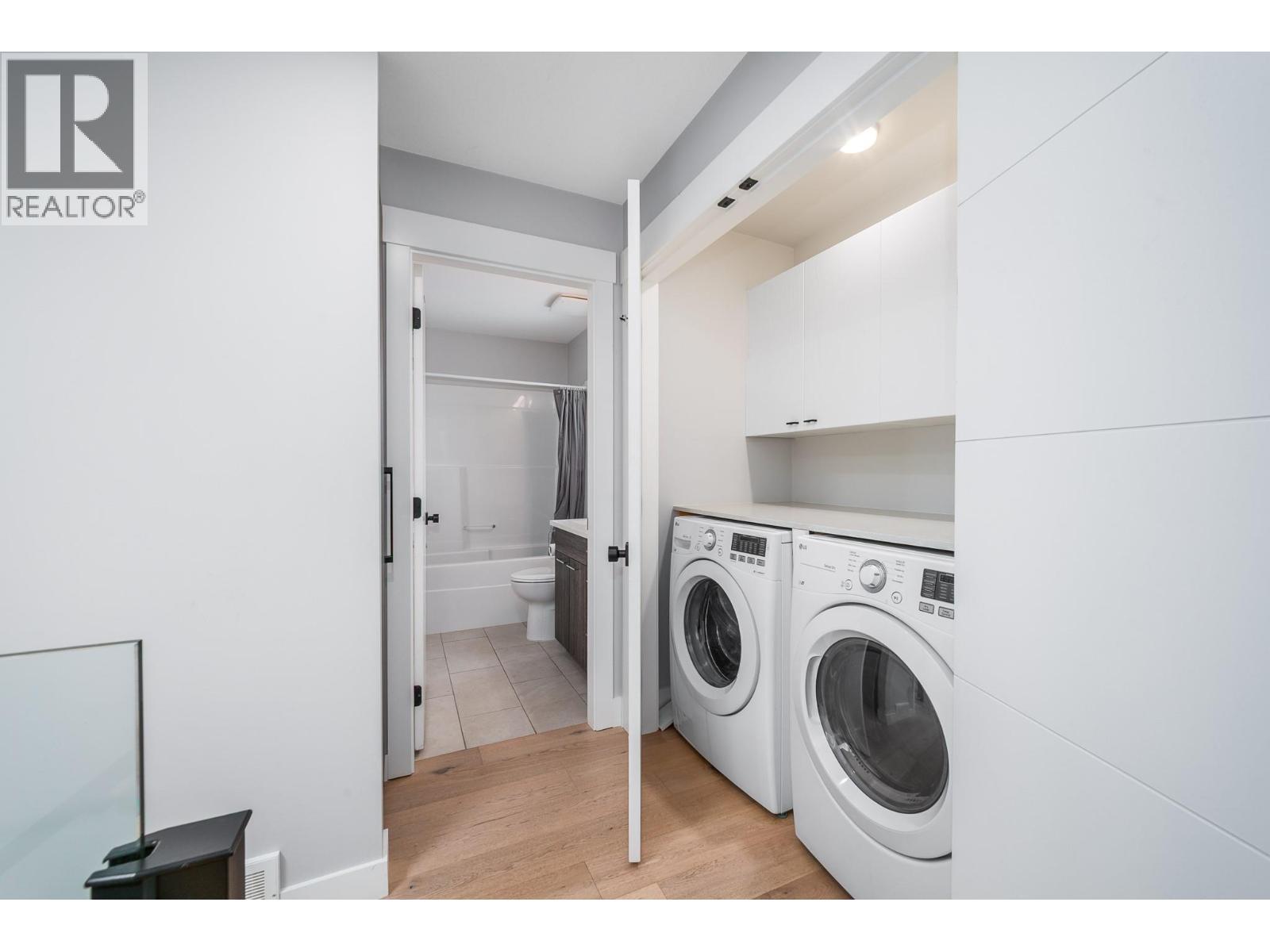 1929 Ethel Street, Kelowna, BC - Indoor Photo Showing Laundry Room
