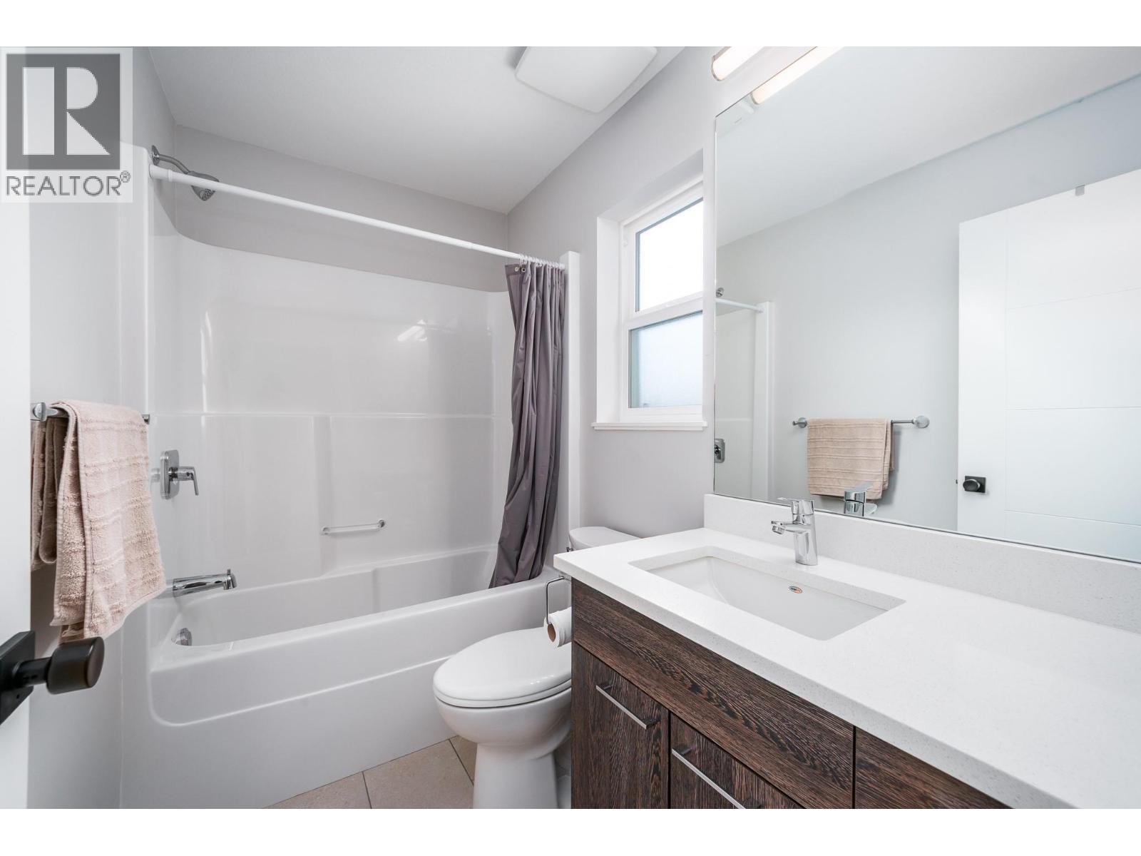 1929 Ethel Street, Kelowna, BC - Indoor Photo Showing Bathroom
