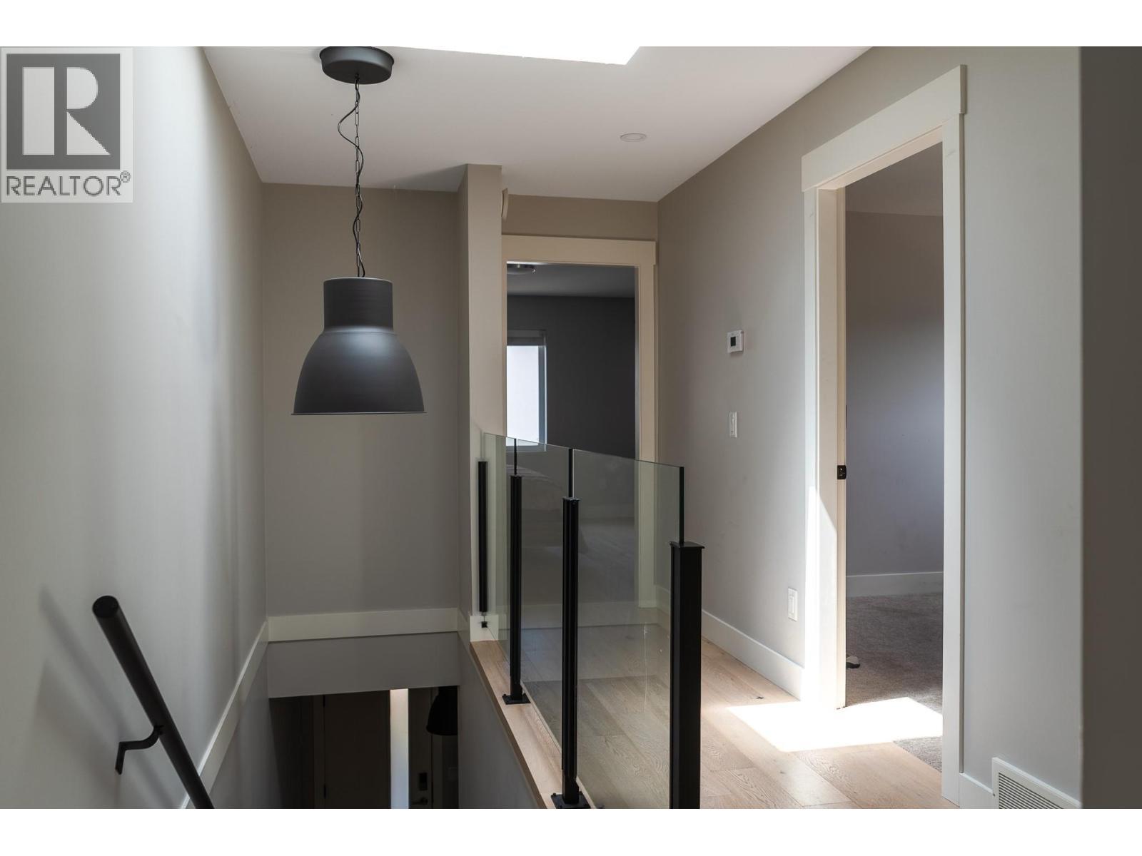 1929 Ethel Street, Kelowna, BC - Indoor Photo Showing Other Room