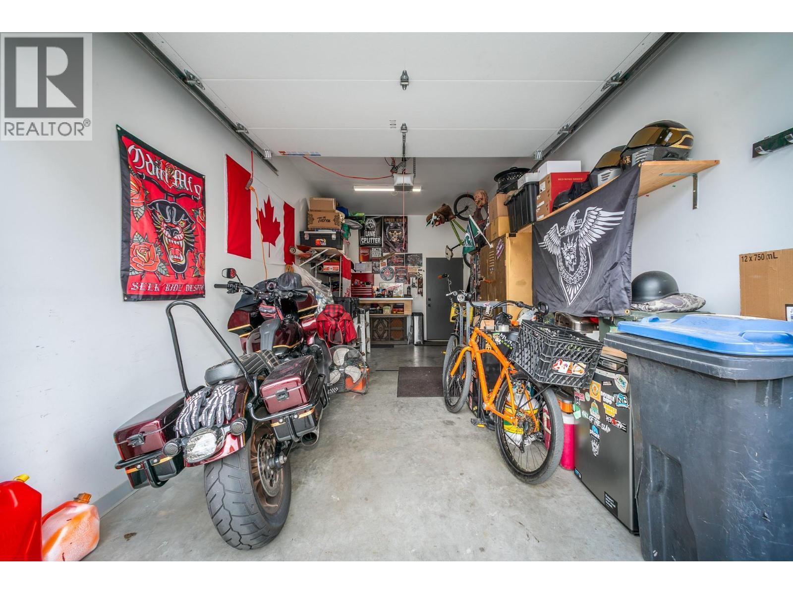 1929 Ethel Street, Kelowna, BC - Indoor Photo Showing Garage