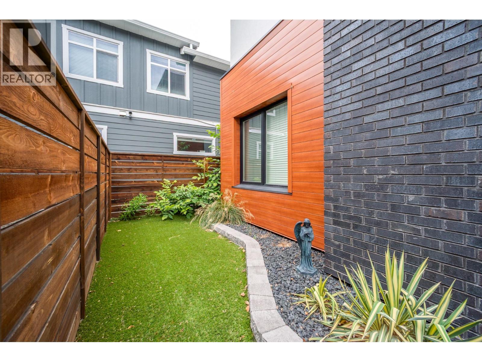 1929 Ethel Street, Kelowna, BC - Outdoor With Exterior