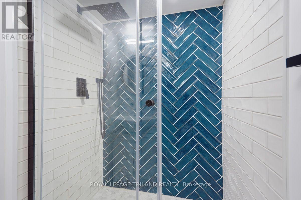 Lower level shower - 308 Reynolds Road, London South (South B), ON - Photo Showing Bathroom